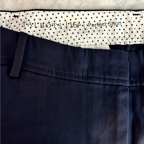 Talbots Perfect Shorts NWT - Picture 2 of 4